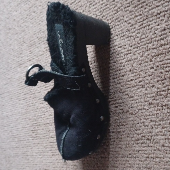 Heels - Picture 2 of 2